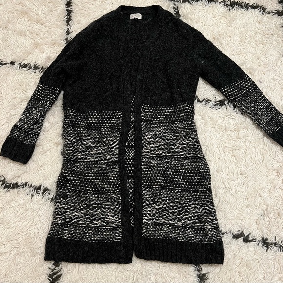 Universal Threads long cardigan - Picture 1 of 2